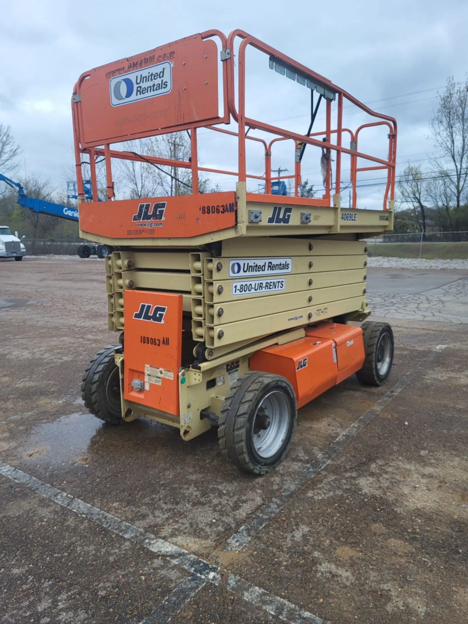 2017 JLG 4069LE