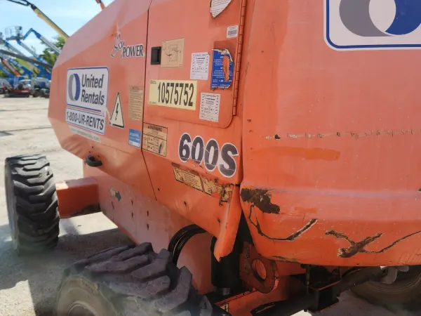 2017 JLG 600S