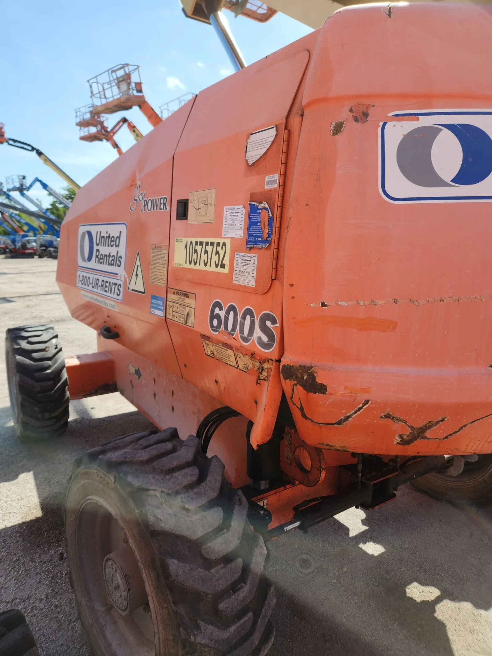 2017 JLG 600S