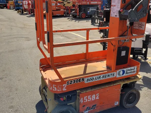 2017 JLG 1230ES Self-Propelled One-Person