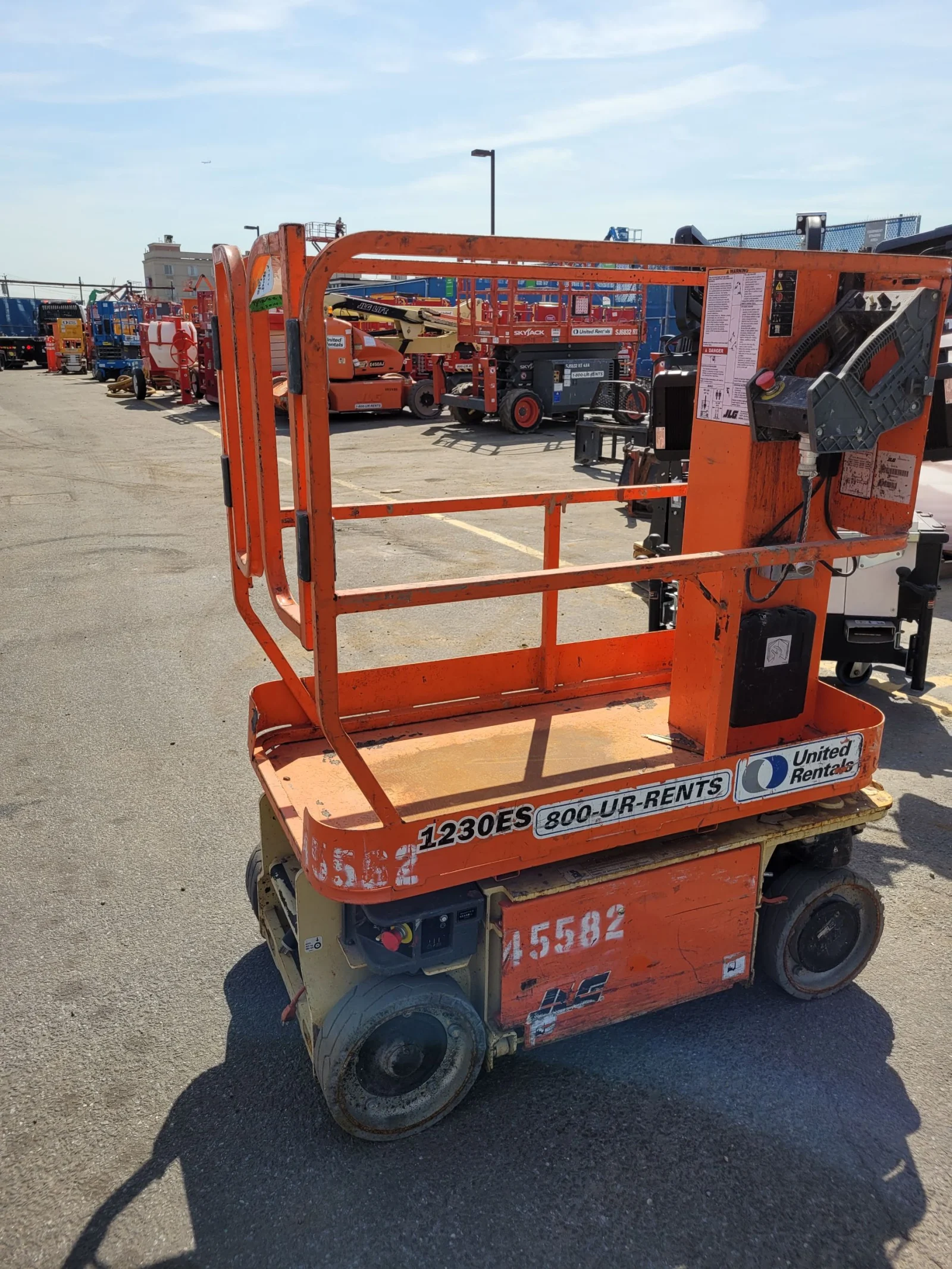2017 JLG 1230ES Self-Propelled One-Person