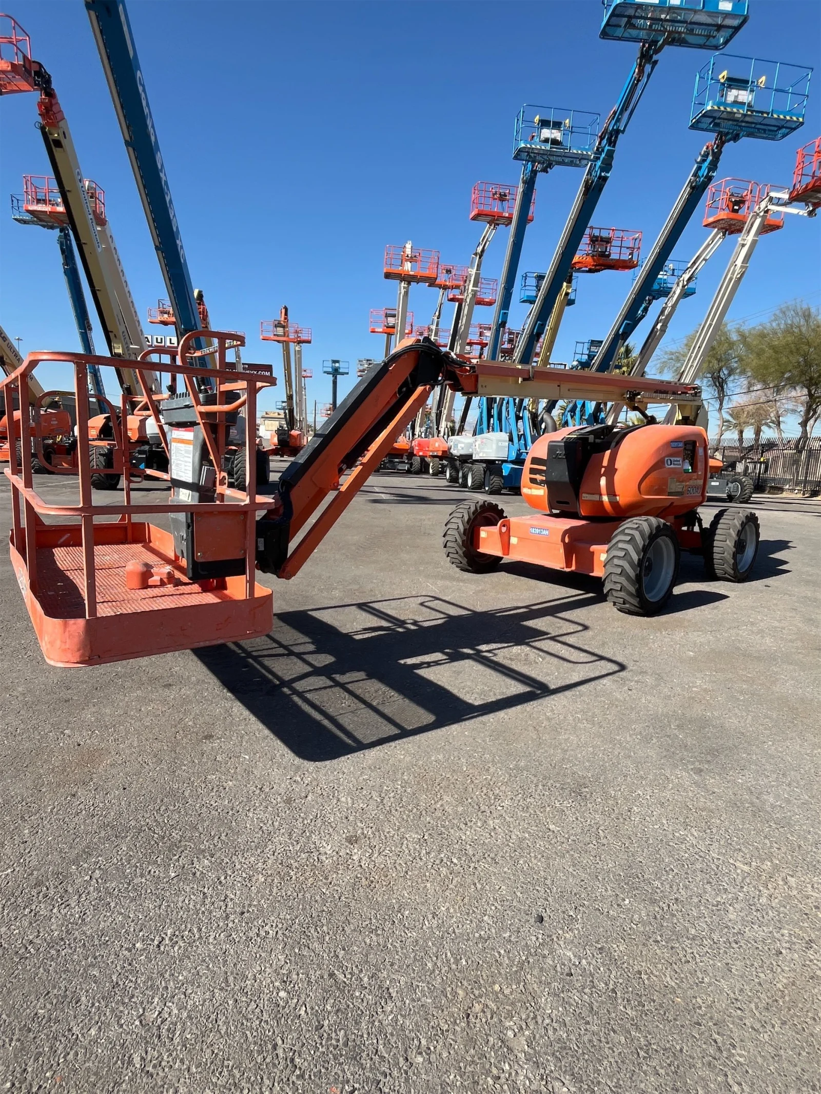 2017 JLG 600AJ Articulating