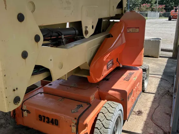 2012 JLG E400AJPN