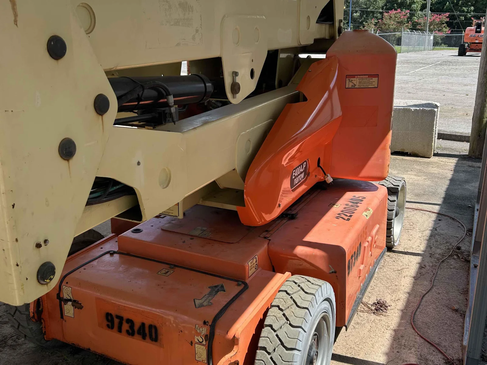 2012 JLG E400AJPN