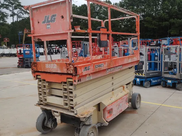 2017 JLG 3246ES