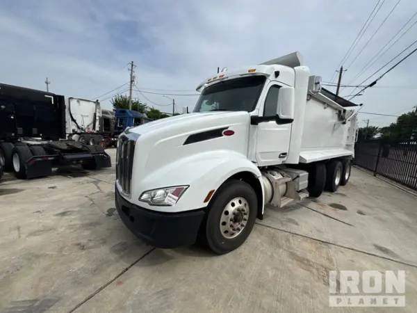 2022 Peterbilt 579
