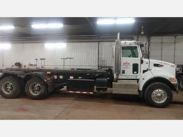 2021 PETERBILT 348
