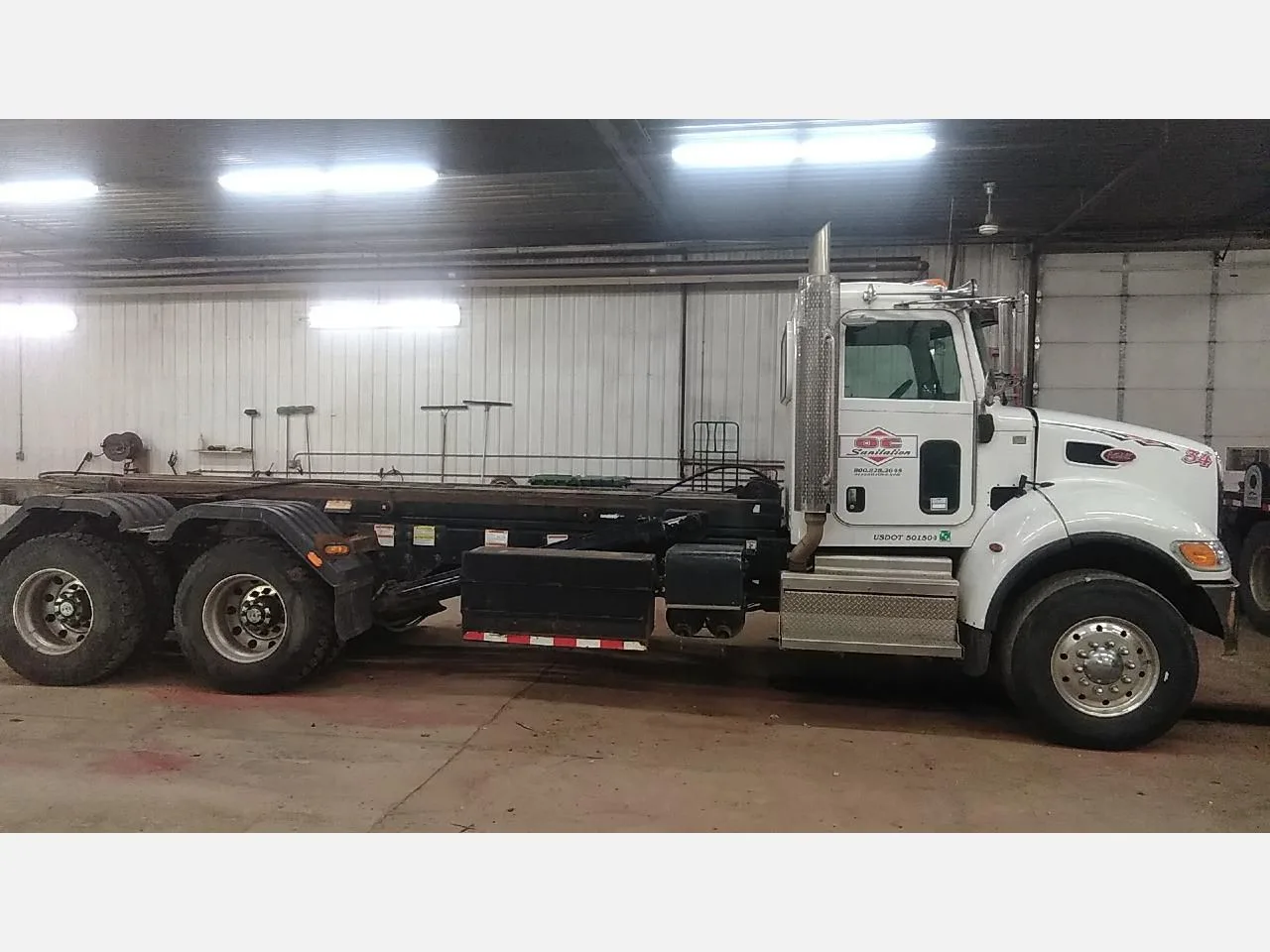 2021 PETERBILT 348