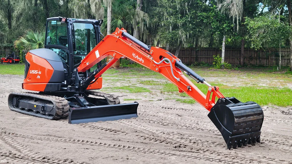 Kubota U55-5 - front view