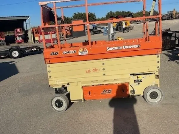 2017 JLG 3246ES