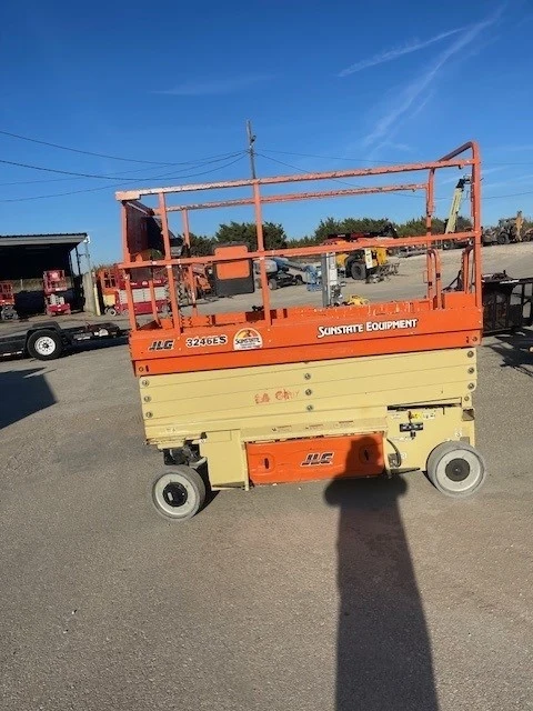 2017 JLG 3246ES