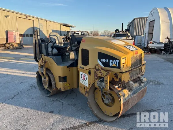 2015 Caterpillar CB34B