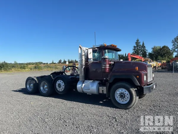1993 Mack RD688S