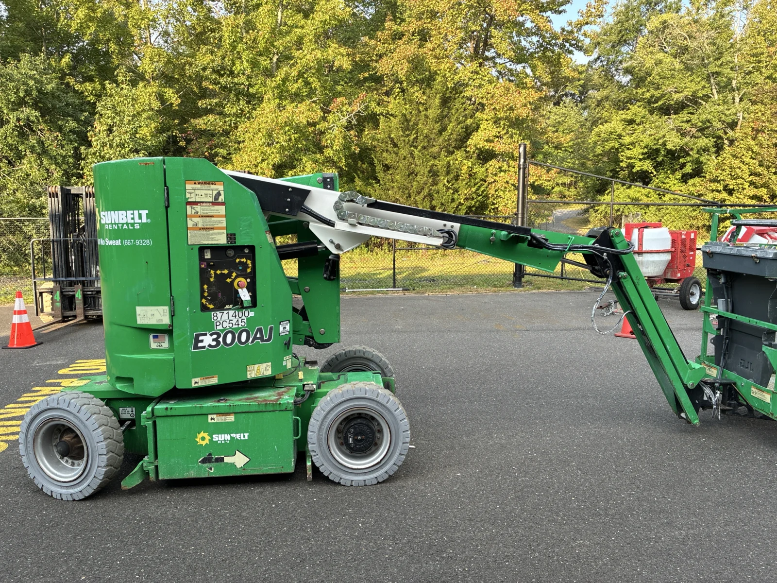 2016 JLG E300AJ