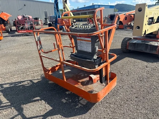 2017 JLG E450AJ