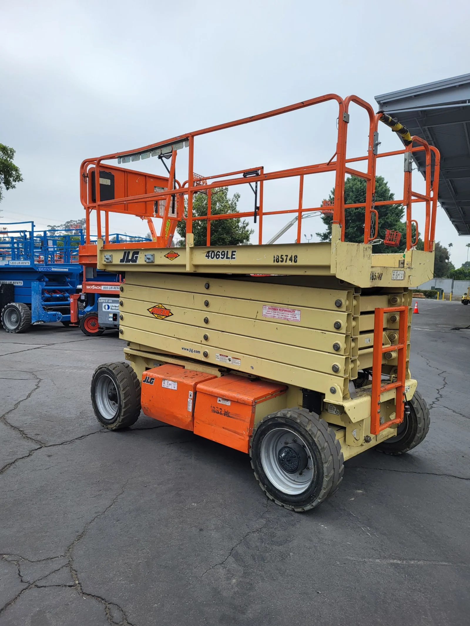 2017 JLG 4069LE