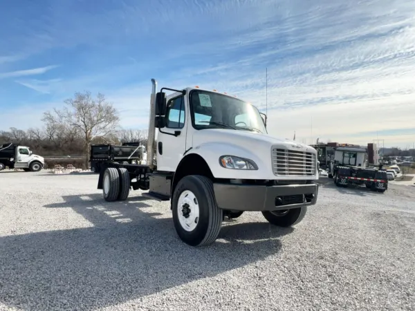 2020 Freightliner M2106
