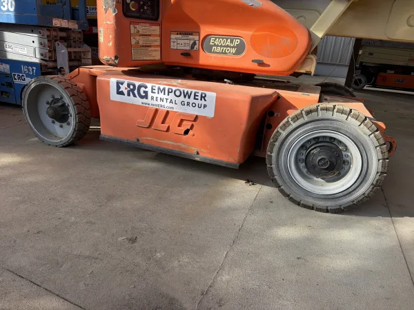 2011 JLG E400AJP