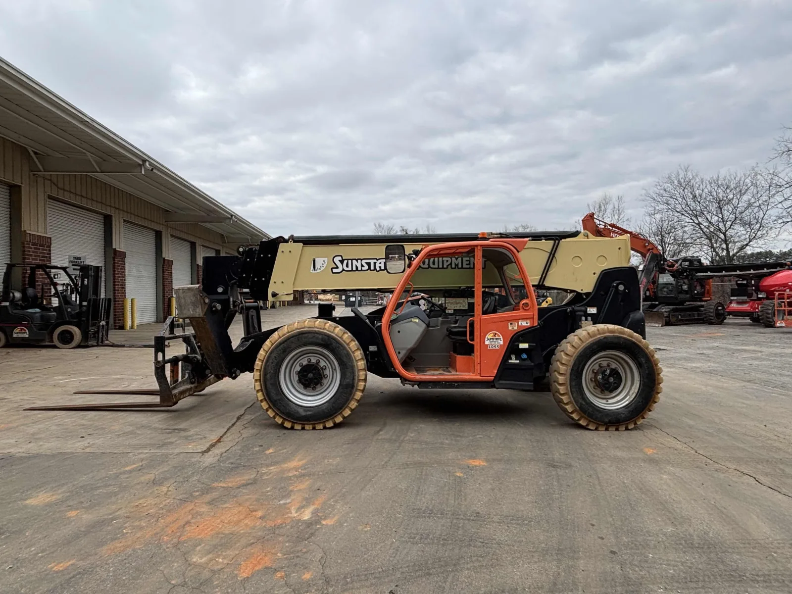 2018 JLG 1055