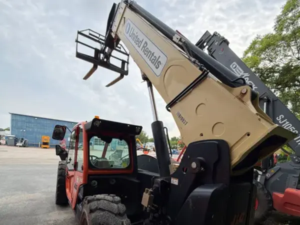 2018 JLG 1255