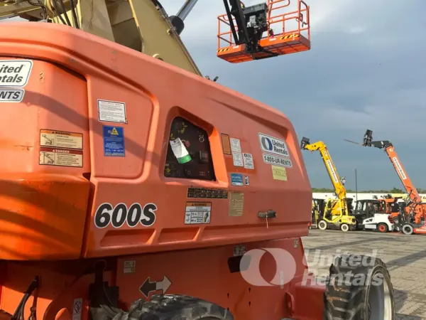 2017 JLG 600S