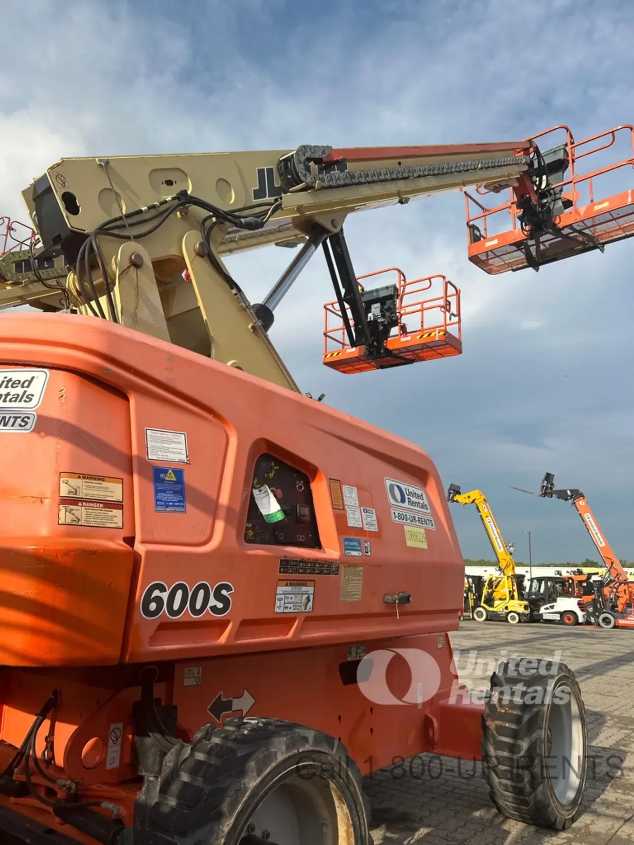 2017 JLG 600S