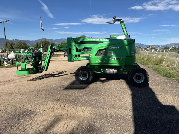 2017 JLG 450AJ