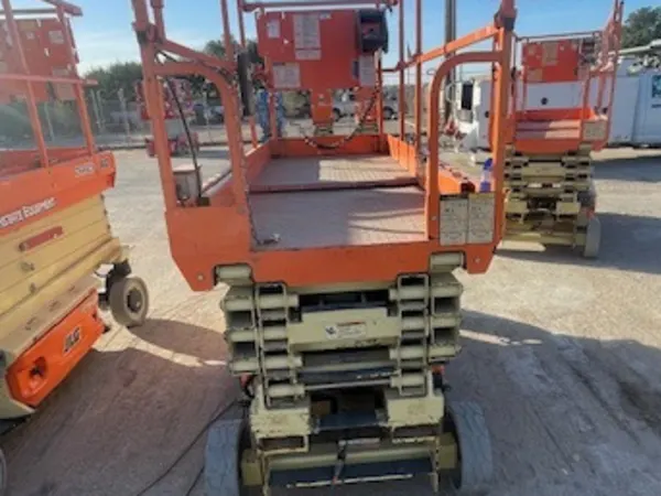 2017 JLG 3246ES