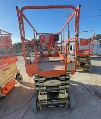 2017 JLG 3246ES