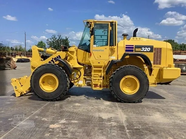 2023 Komatsu WA320-8