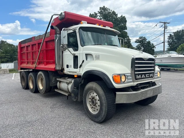 2005 Mack CV713