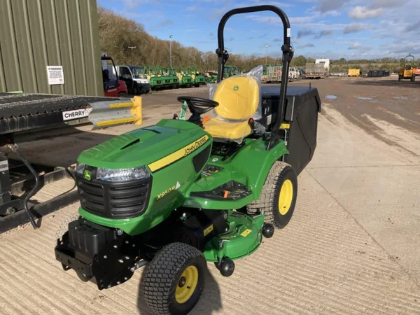 John Deere X950R - front view