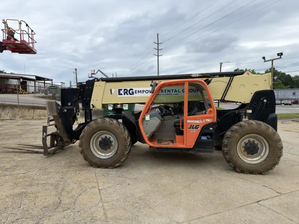 2018 JLG 1055