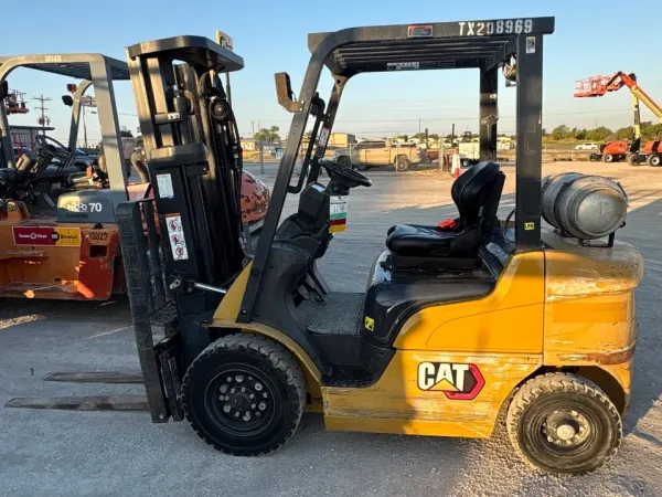 2022 Caterpillar GP25N