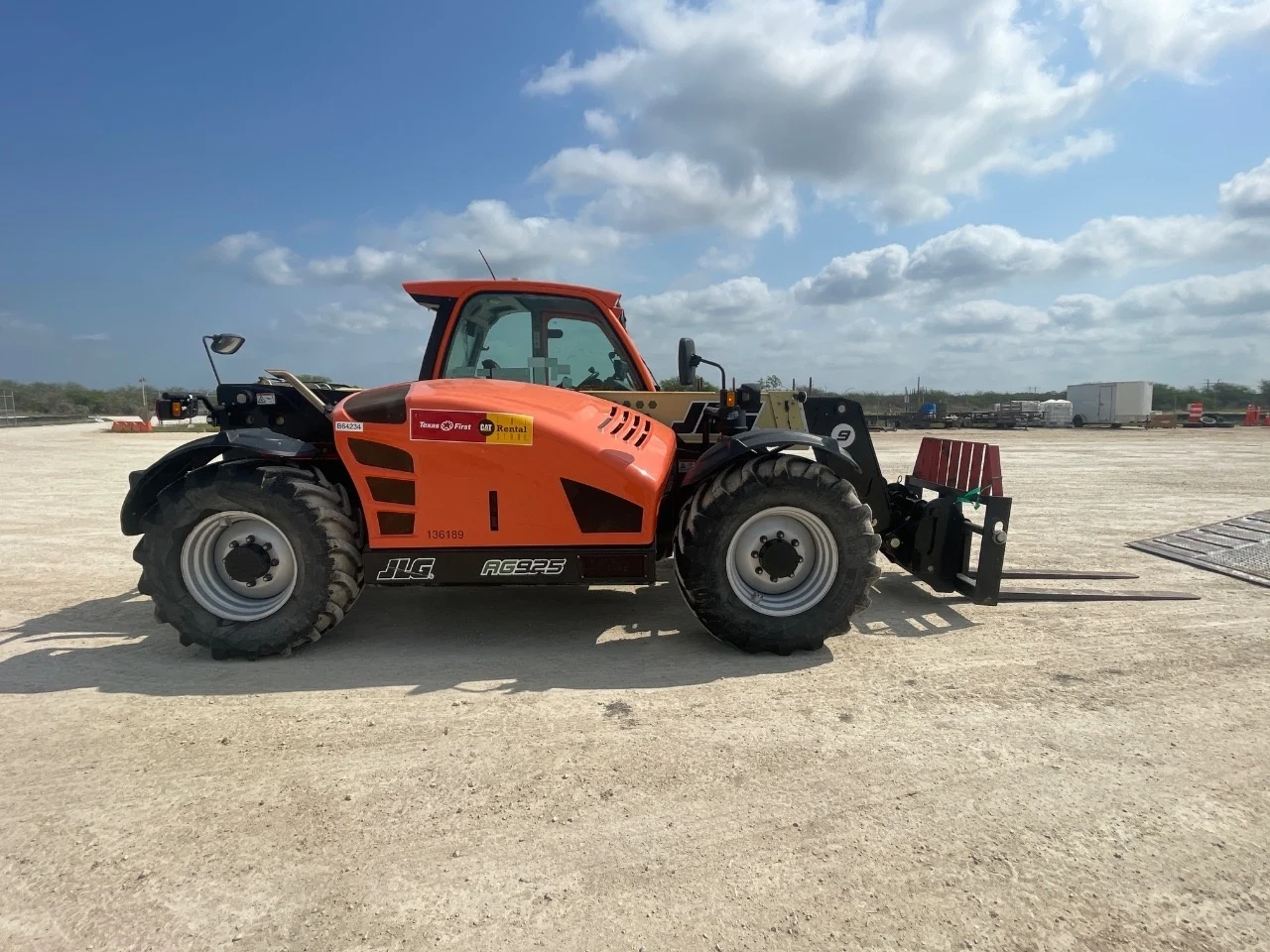 2023 JLG AG925