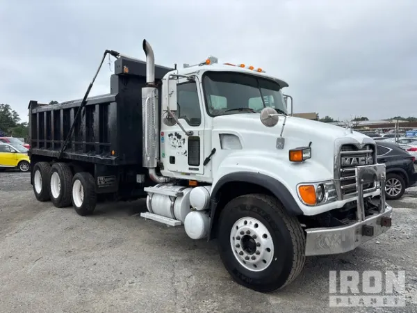 2004 Mack CV713
