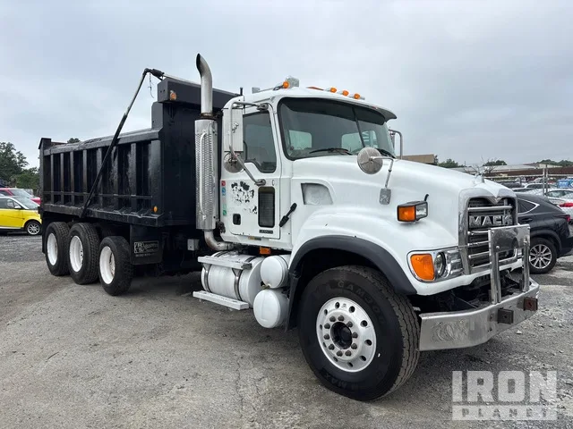 2004 Mack CV713