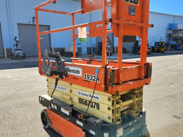 2017 JLG 1932R