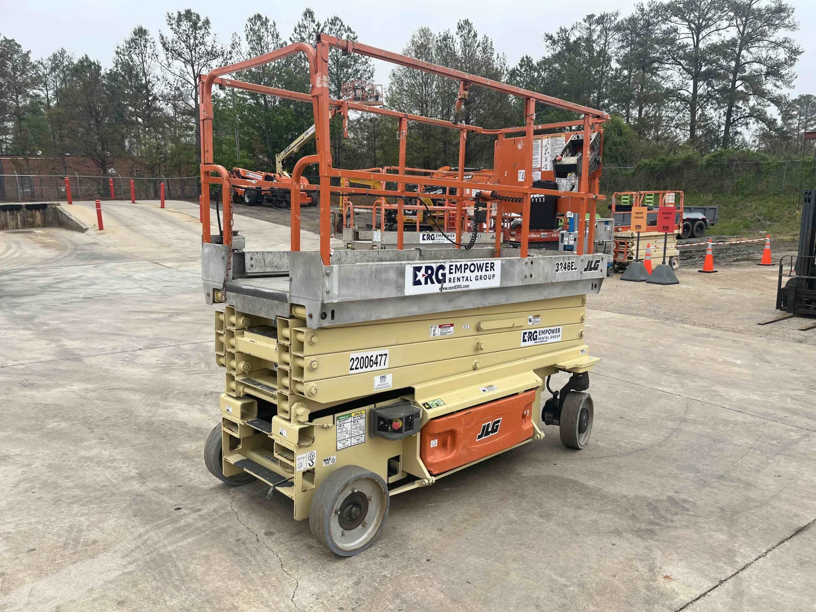 2014 JLG 3246ES