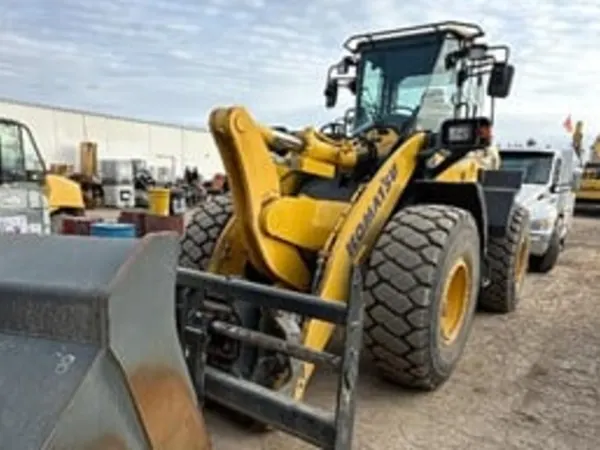 2023 Komatsu WA320-8