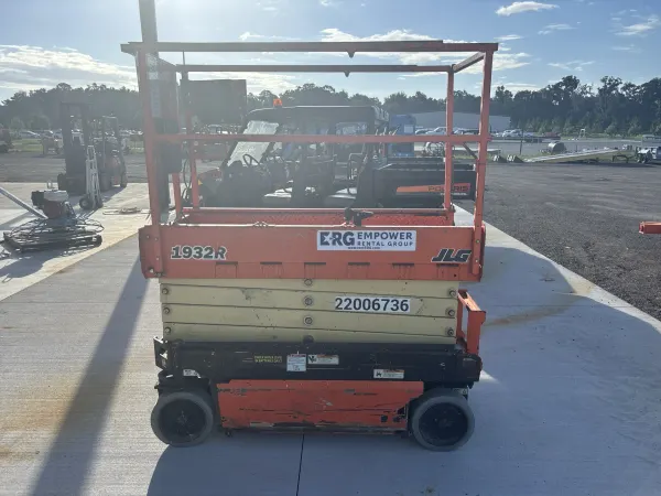 2017 JLG R1932i