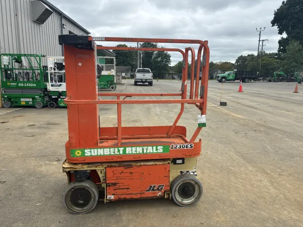 2017 JLG 1230ES