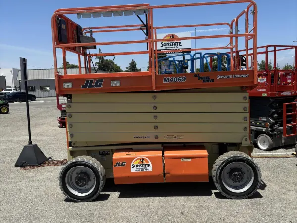 2018 JLG M4069LE
