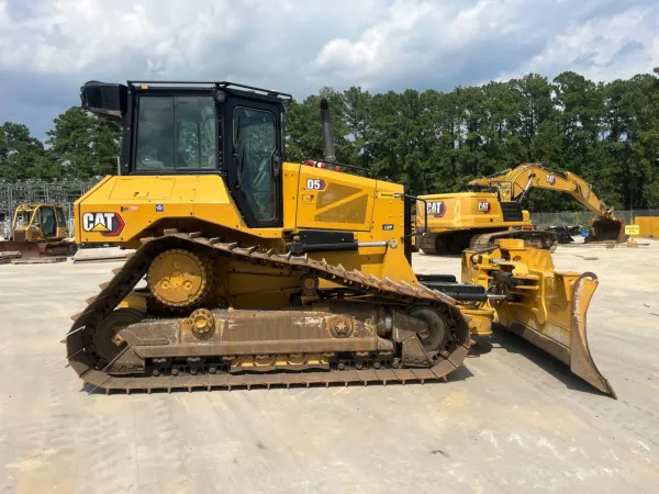 2024 Caterpillar D5-17VP