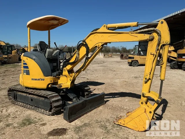 2017 Komatsu PC30MR-5