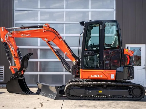 Kubota U48-5 - front view