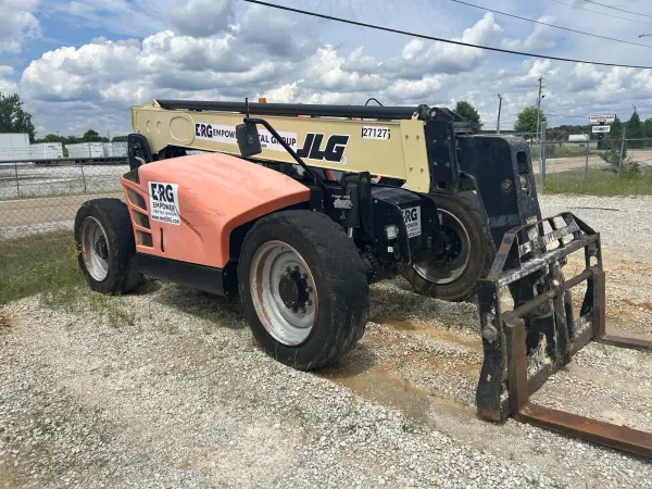 2017 JLG 742