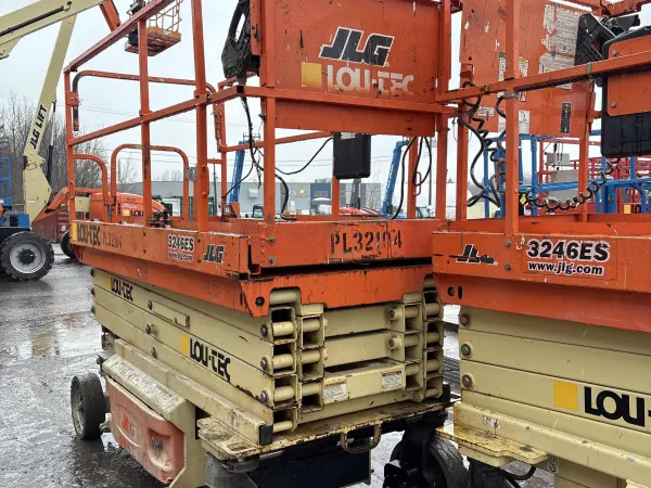 2016 JLG 3246ES