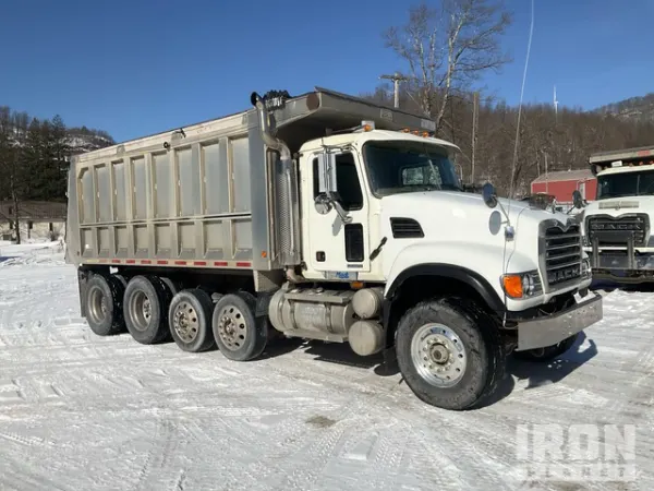 2005 Mack Granite CV713