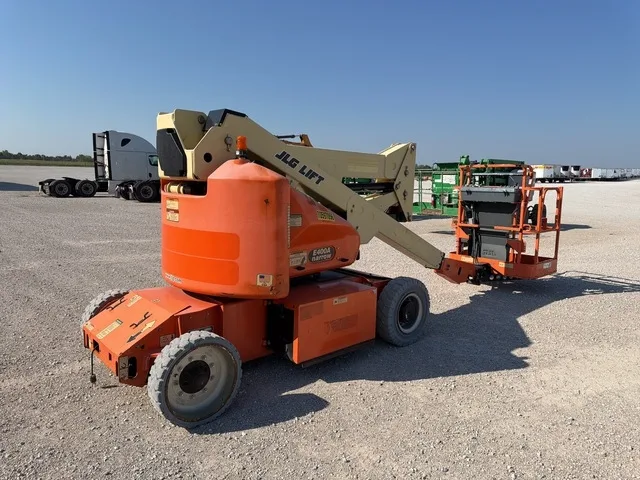 2017 JLG E400AN